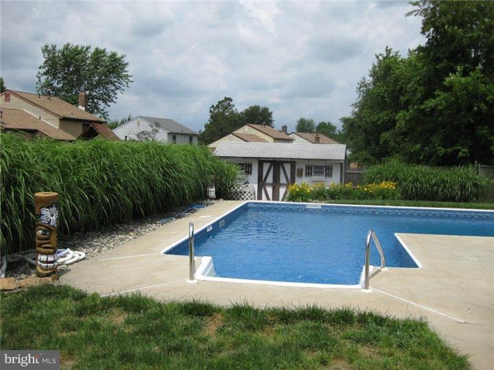 63 Edinburgh Road Blackwood, NJ 08012 - Photo 23 of 25 Pool