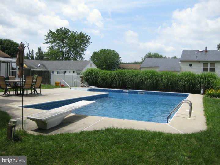 63 Edinburgh Road Blackwood, NJ 08012 - Photo 24 of 25 Pool