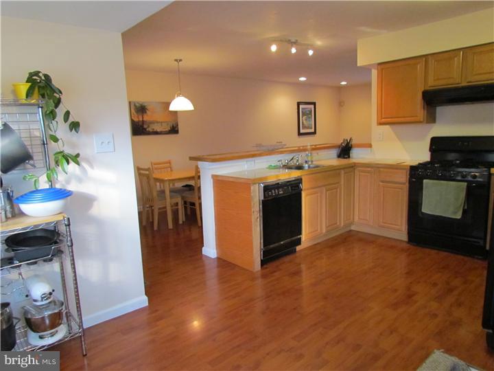 63 Edinburgh Road Blackwood, NJ 08012 - Photo 5 of 25 Kitchen