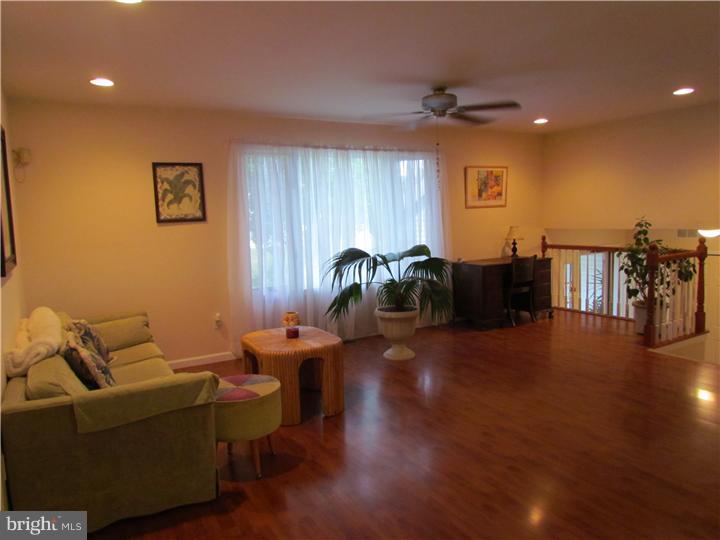63 Edinburgh Road Blackwood, NJ 08012 - Photo 7 of 25 Living Room