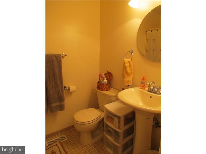 63 Edinburgh Road Blackwood, NJ 08012 - Photo 8 of 25 Bathroom