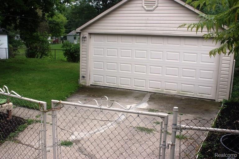 1679 Hampton Road Mount Clemens, MI 48043 - Photo 16 of 21 IMG_9978 - Copy.jpg
