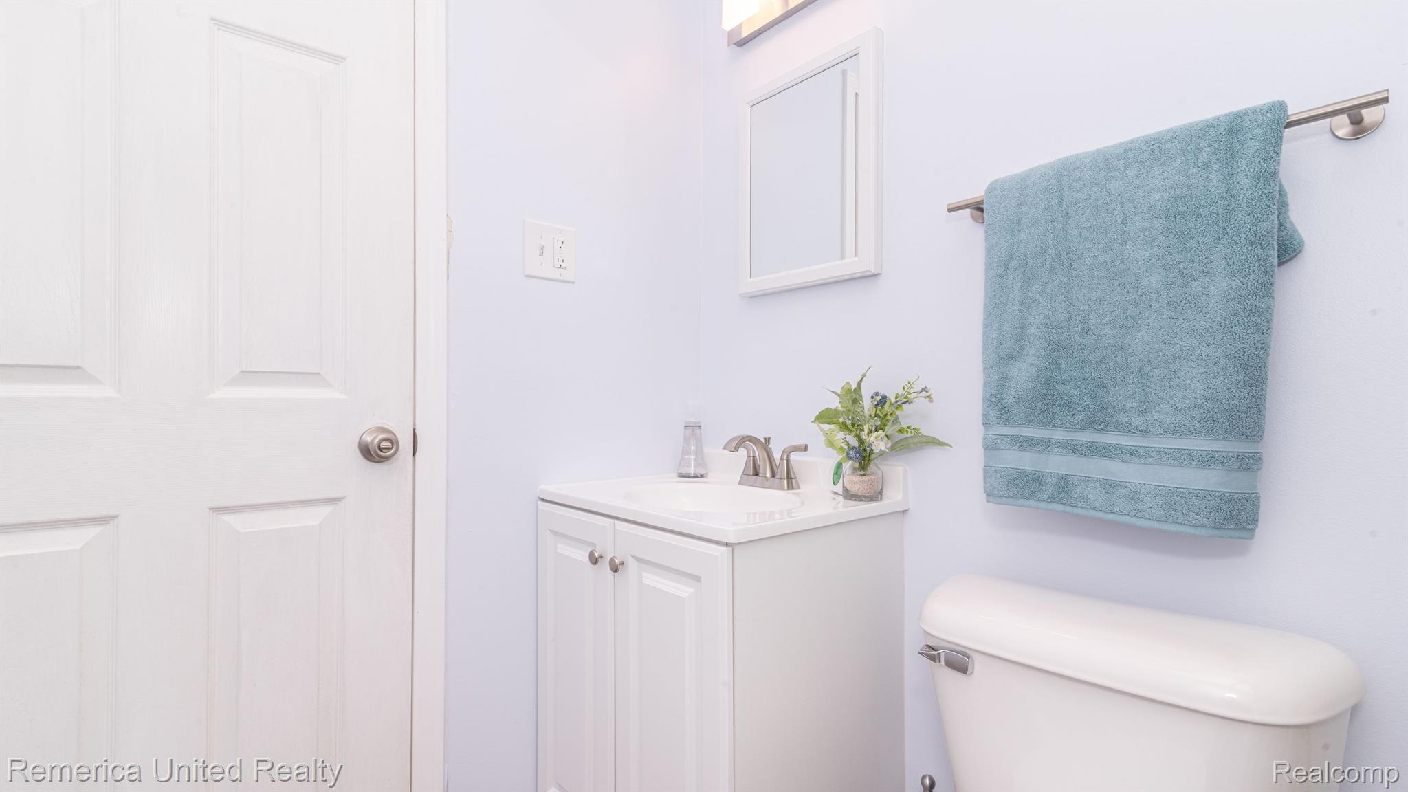1298 Fall River Road Ypsilanti, MI 48198 - Photo 11 of 30 Bathroom