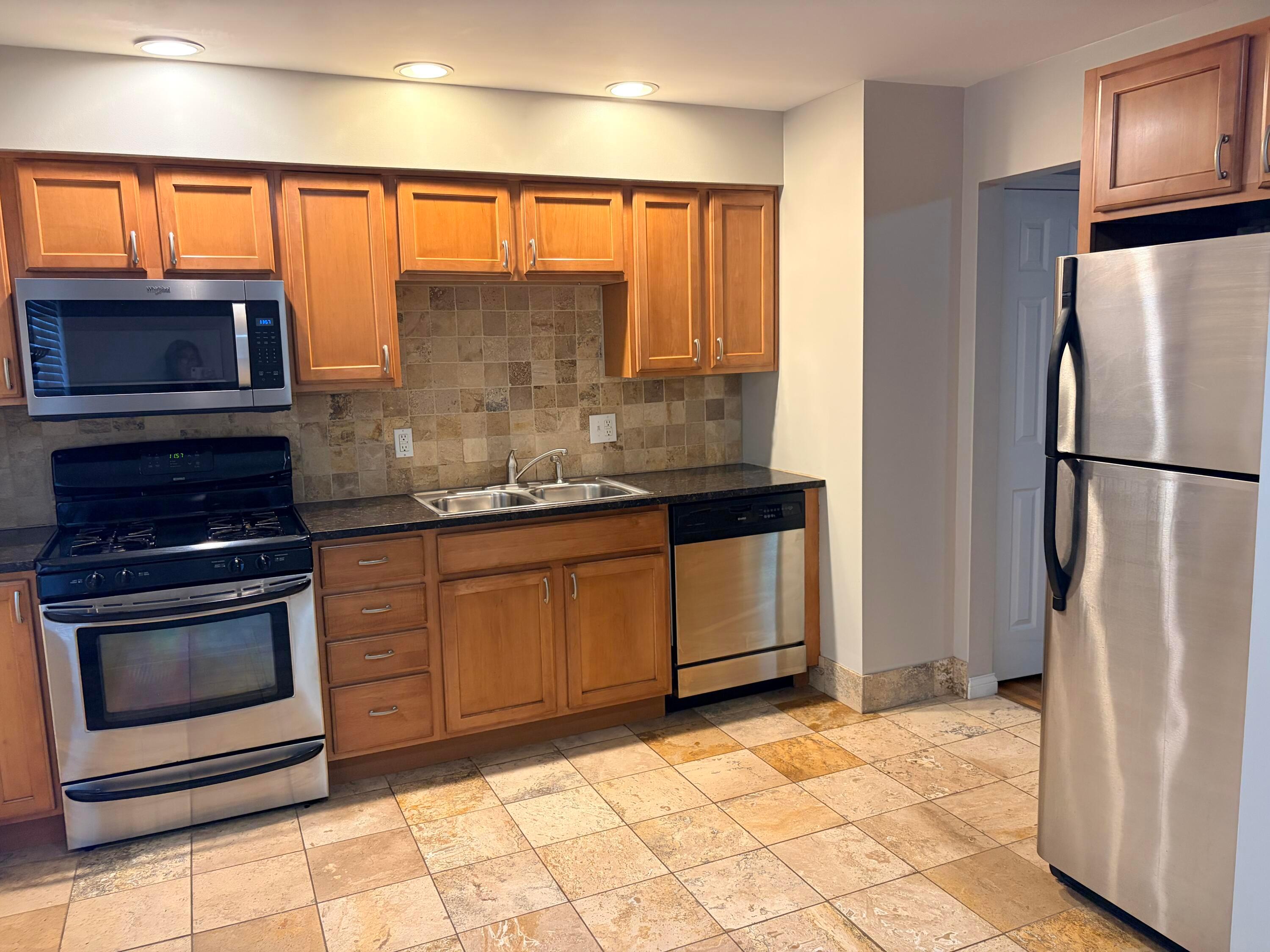 301 Fenway Road, Unit B Columbus, OH 43214 - Photo 5 of 19 IMG_5421