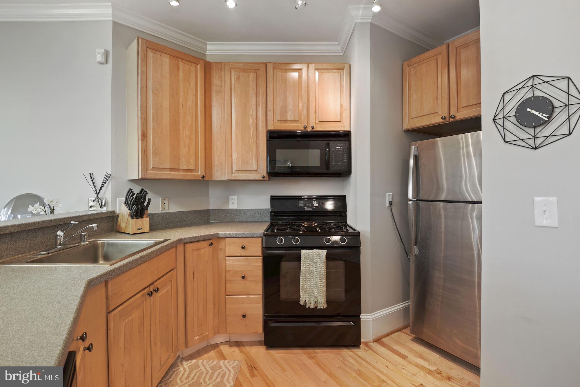 20 Logan Circle Northwest, Unit 32 Washington, DC 20005 - Photo 7 of 12 Plenty of cabinet and counter space