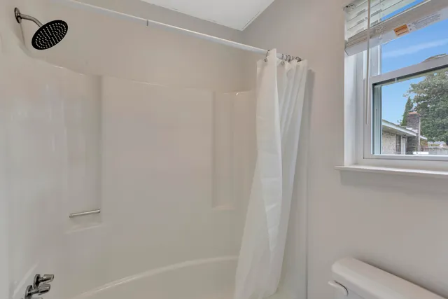 $2,100 | 412 Fox Hunt Road, Goose Creek, SC 29445