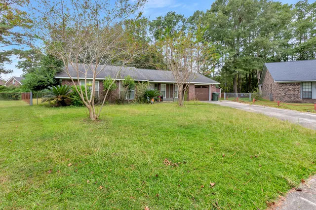 $2,100 | 412 Fox Hunt Road, Goose Creek, SC 29445