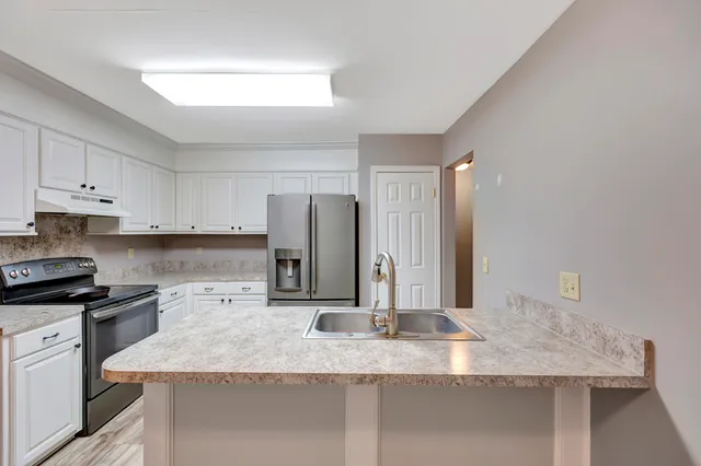 $2,100 | 412 Fox Hunt Road, Goose Creek, SC 29445