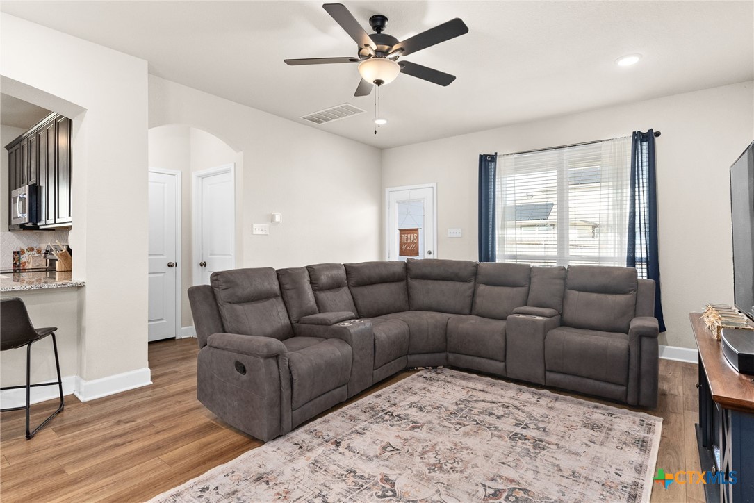 5712 Redfish Court Belton, TX 76513 - Photo 10 of 37 a living room with furniture and a window