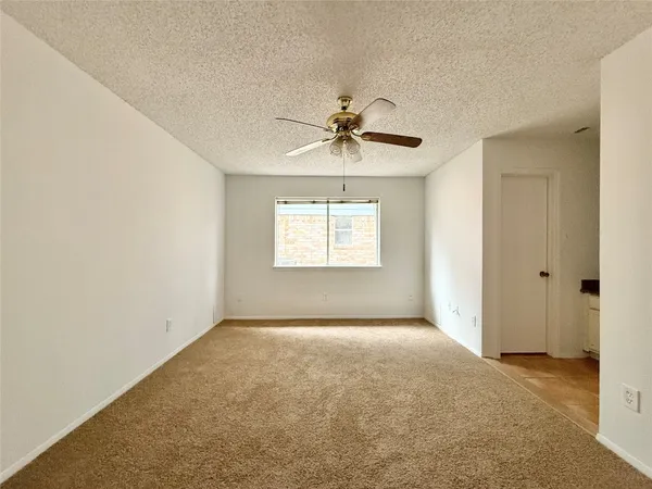 $1,800 | 6 Maywind Court, The Woodlands, TX 77381