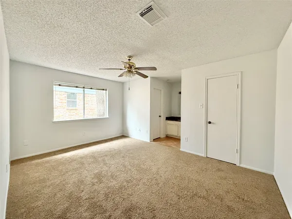 $1,800 | 6 Maywind Court, The Woodlands, TX 77381