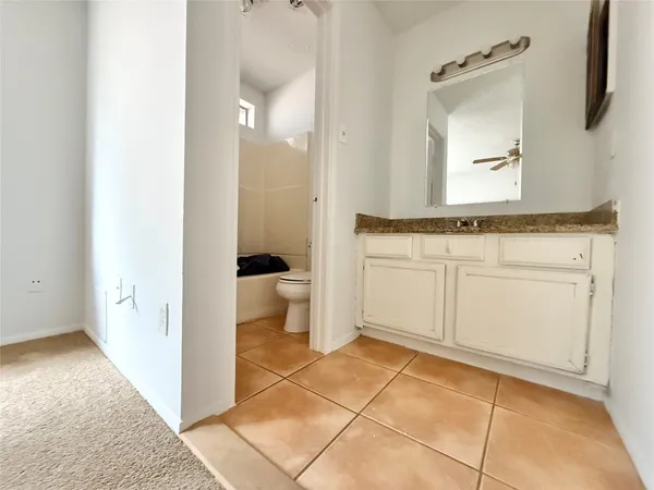 $1,800 | 6 Maywind Court, The Woodlands, TX 77381
