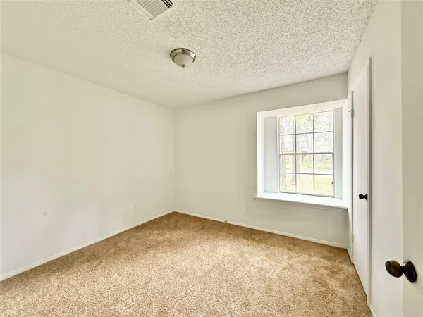 $1,800 | 6 Maywind Court, The Woodlands, TX 77381