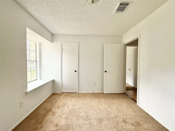 $1,800 | 6 Maywind Court, The Woodlands, TX 77381