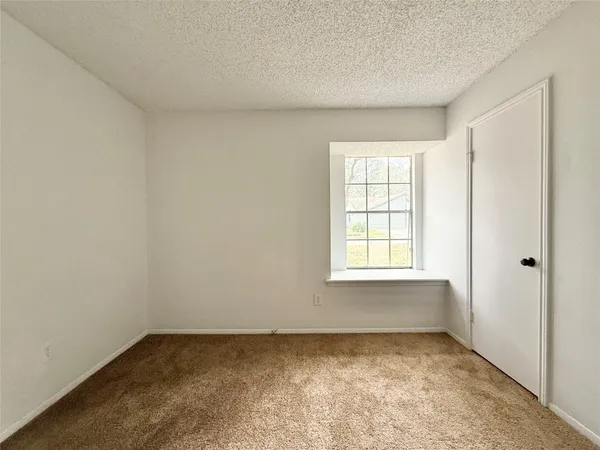 $1,800 | 6 Maywind Court, The Woodlands, TX 77381