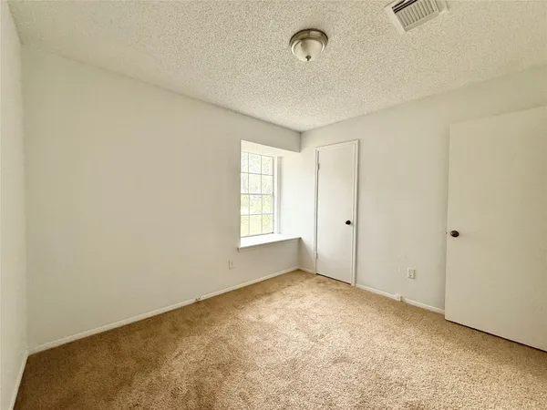 $1,800 | 6 Maywind Court, The Woodlands, TX 77381