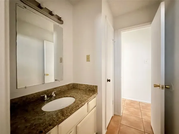 $1,800 | 6 Maywind Court, The Woodlands, TX 77381