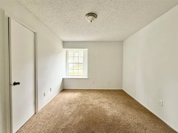 $1,800 | 6 Maywind Court, The Woodlands, TX 77381