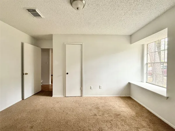 $1,800 | 6 Maywind Court, The Woodlands, TX 77381