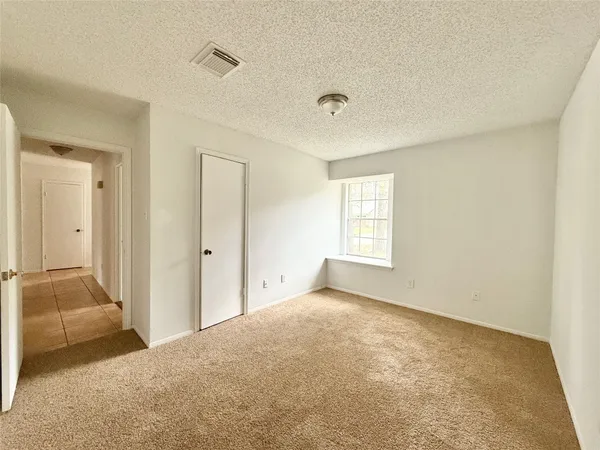$1,800 | 6 Maywind Court, The Woodlands, TX 77381