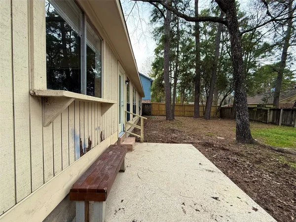 $1,800 | 6 Maywind Court, The Woodlands, TX 77381