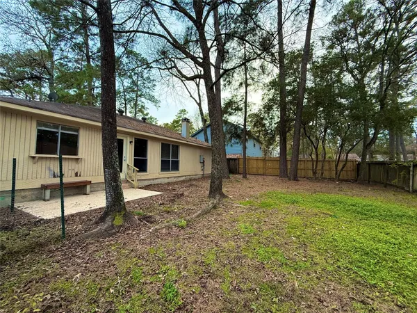 $1,800 | 6 Maywind Court, The Woodlands, TX 77381