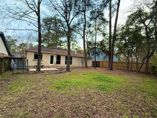 $1,800 | 6 Maywind Court, The Woodlands, TX 77381