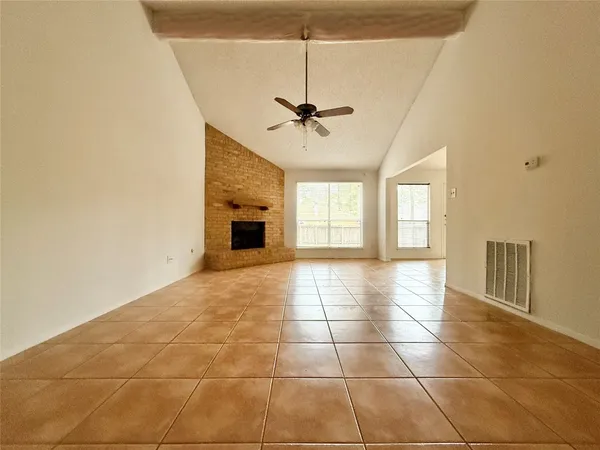 $1,800 | 6 Maywind Court, The Woodlands, TX 77381