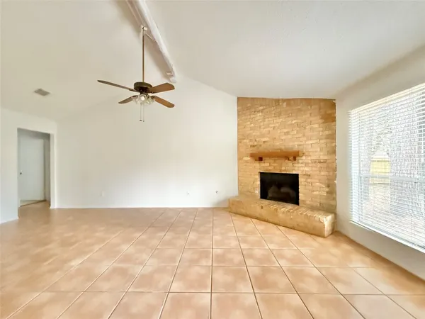 $1,800 | 6 Maywind Court, The Woodlands, TX 77381