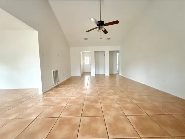 $1,800 | 6 Maywind Court, The Woodlands, TX 77381