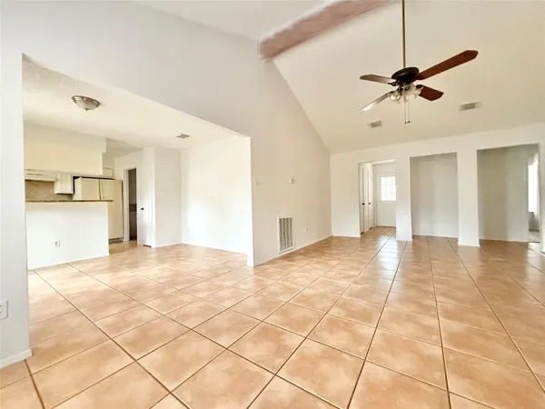 $1,800 | 6 Maywind Court, The Woodlands, TX 77381