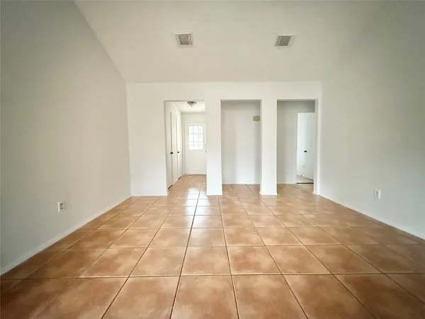 $1,800 | 6 Maywind Court, The Woodlands, TX 77381