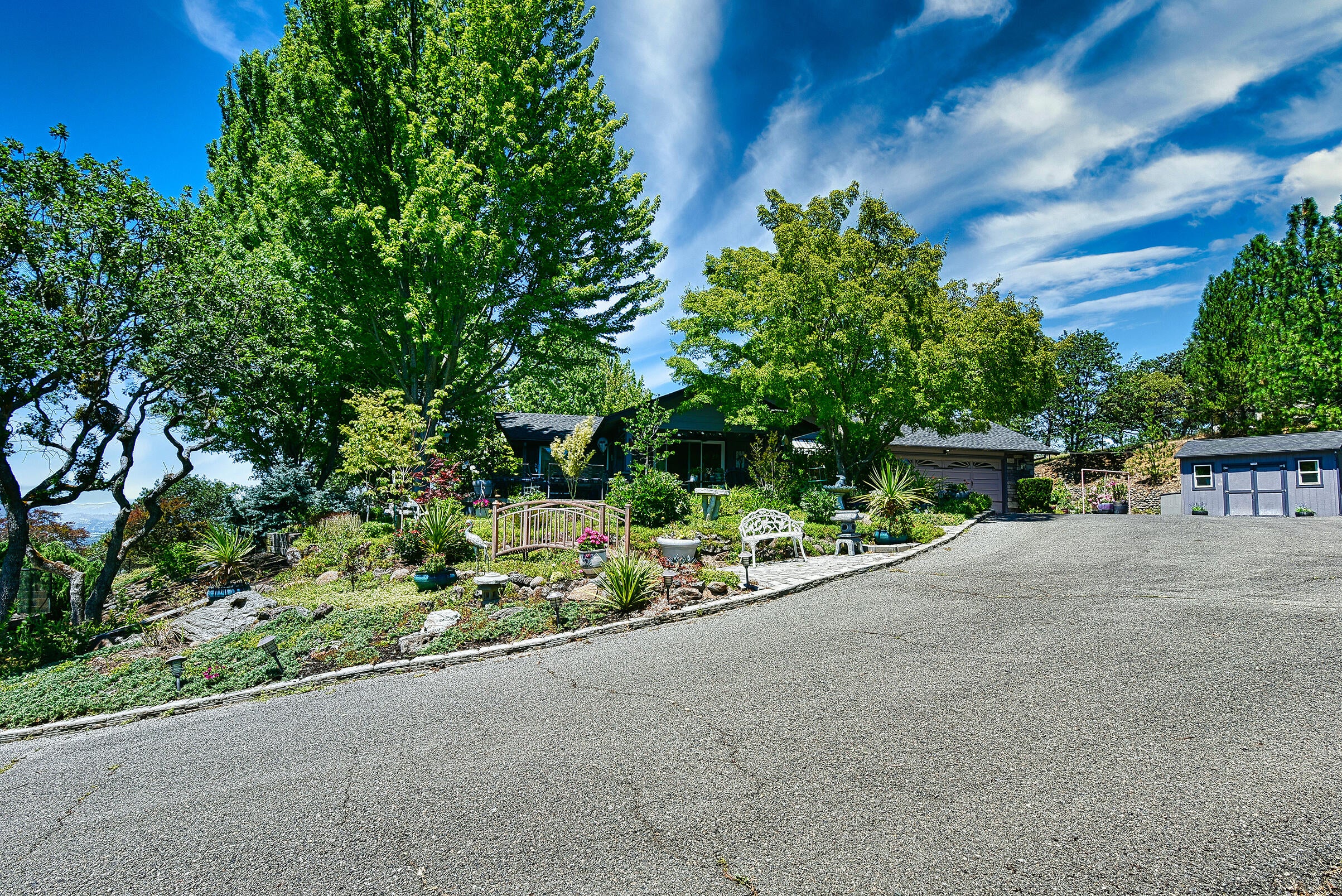 4040 Dry Creek Road Medford, OR 97504 - Photo 3 of 56 20220406_154530