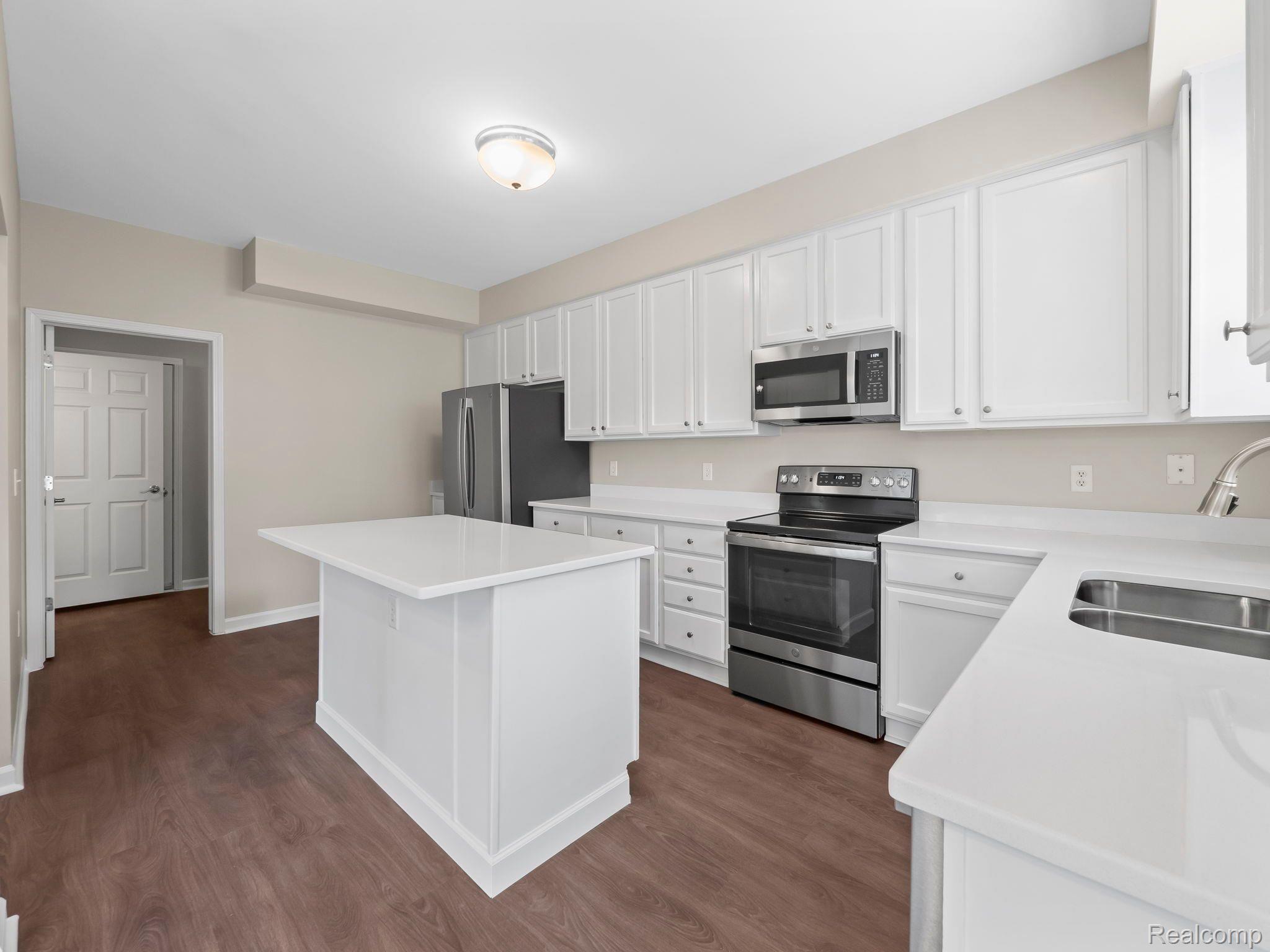 41487 Mitchell Road Novi, MI 48377 - Photo 14 of 37 Gallery Image 14