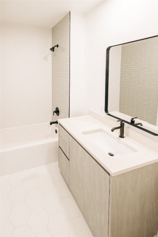 4315 South Congress Avenue, Unit 406 Austin, TX 78745 - Photo 12 of 19 a bathroom with a sink and a bathtub