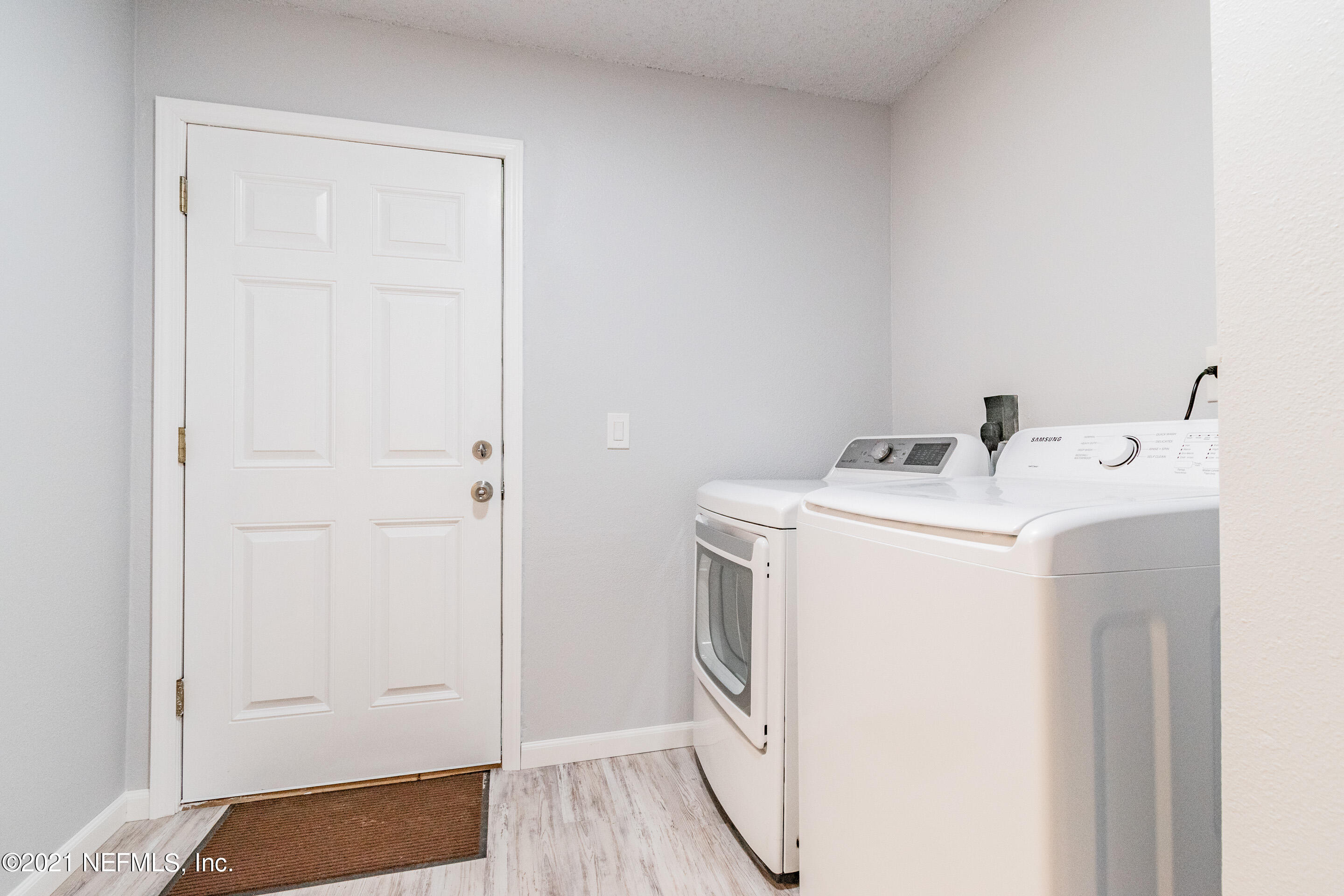 2154 Brooklyn Road Jacksonville, FL 32209 - Photo 17 of 37 a utility room with dryer and washer