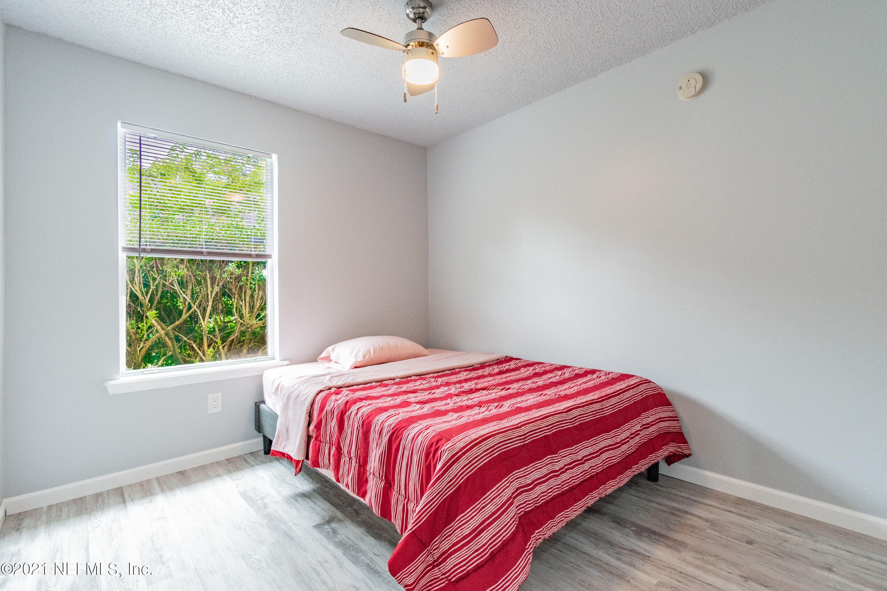2154 Brooklyn Road Jacksonville, FL 32209 - Photo 20 of 37 a bedroom with a bed and a window