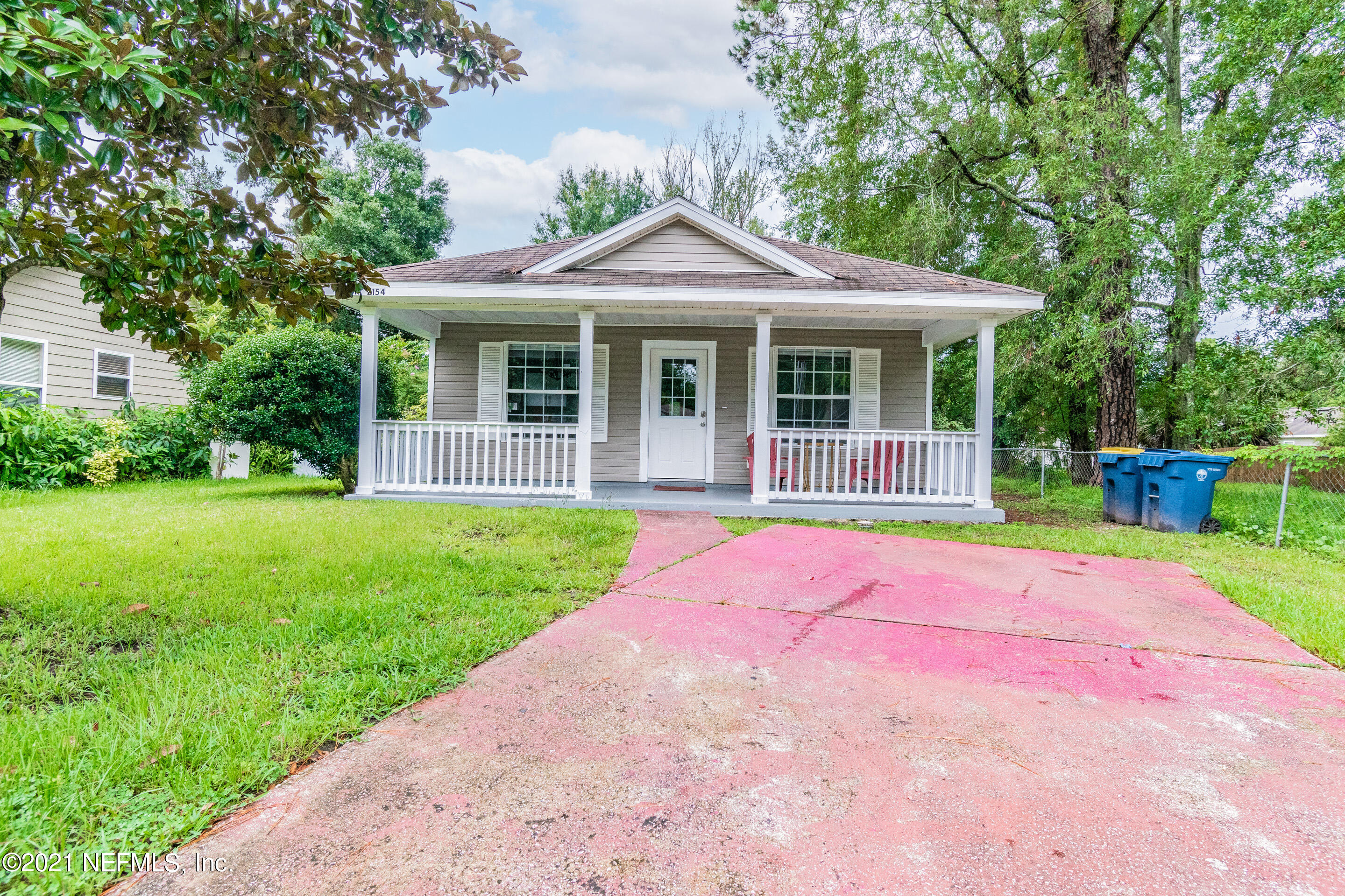 2154 Brooklyn Road Jacksonville, FL 32209 - Photo 3 of 37 a front view of a house with yard and green space