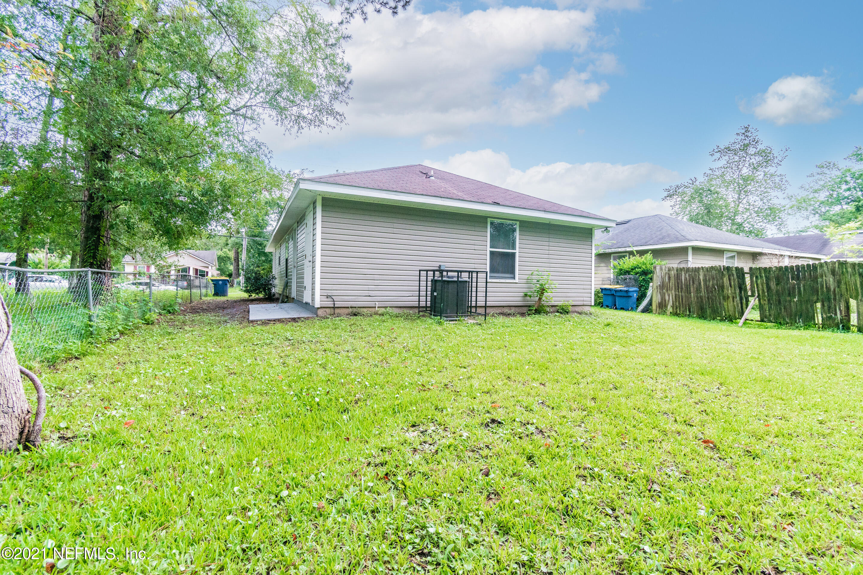 2154 Brooklyn Road Jacksonville, FL 32209 - Photo 35 of 37 a house view with a garden space