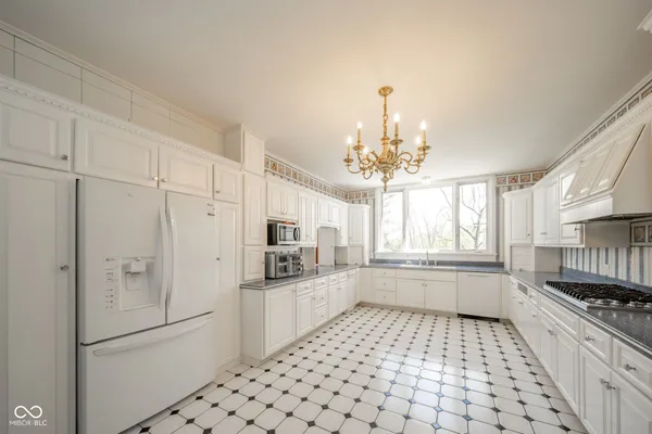 $850,000 | 1 Whitehall Way, Anderson, IN 46013
