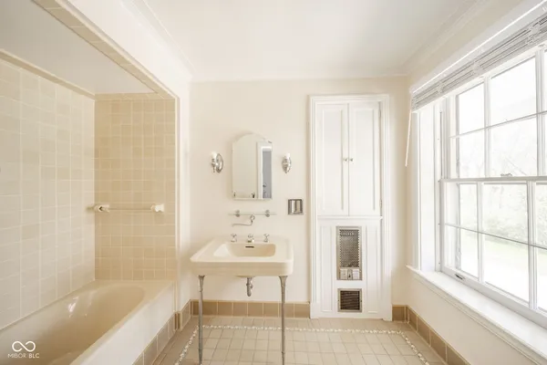 $850,000 | 1 Whitehall Way, Anderson, IN 46013