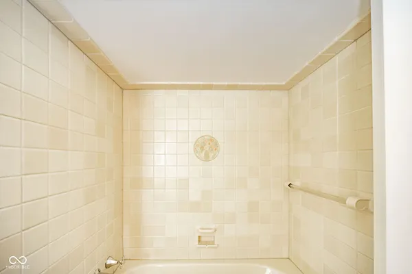 $850,000 | 1 Whitehall Way, Anderson, IN 46013