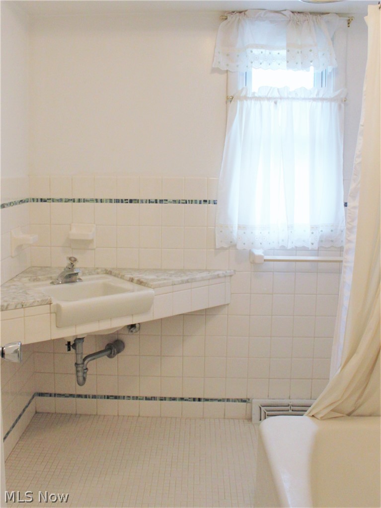 166 Hurd Road Aurora, OH 44202 - Photo 27 of 35 Full bath 2nd level