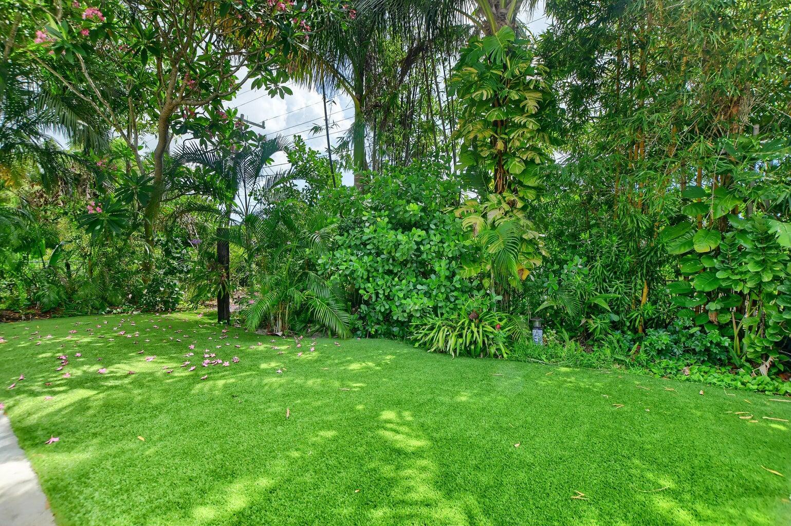 880 Hickory Terrace Boca Raton, FL 33486 - Photo 35 of 38 a view of a lush green space