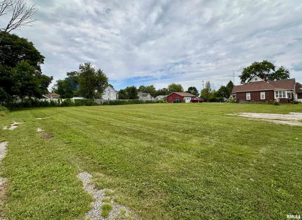 $18,500 | 153-175 North Henderson Street, Galesburg, IL 61401