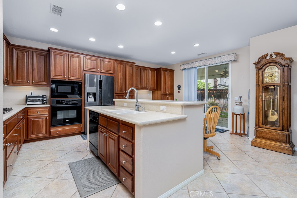 29108 Lighthouse Court Menifee, CA 92585 - Photo 23 of 41 Kitchen
