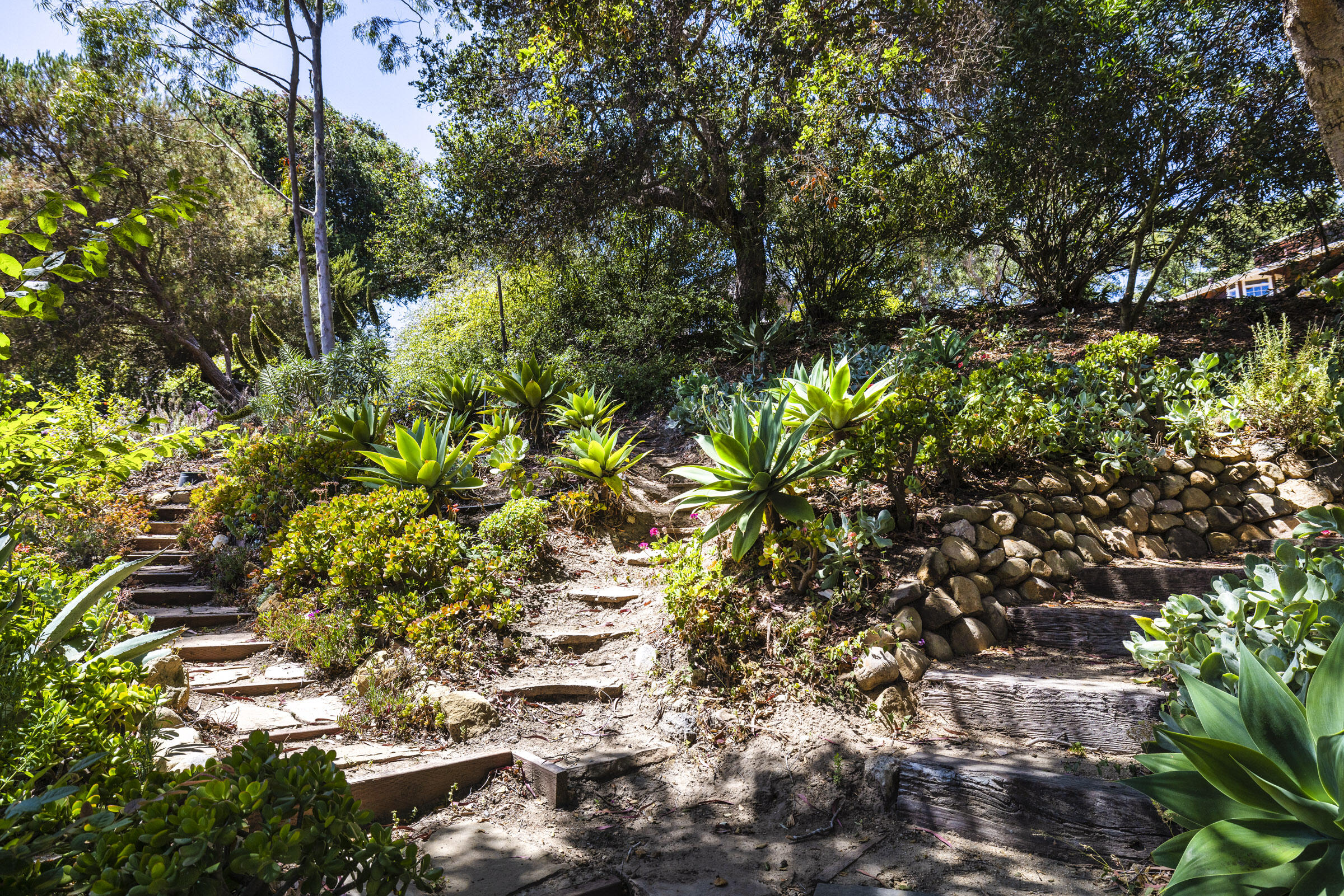 1118 Manitou Road Santa Barbara, CA 93101 - Photo 11 of 33 1118 Manitou_0009