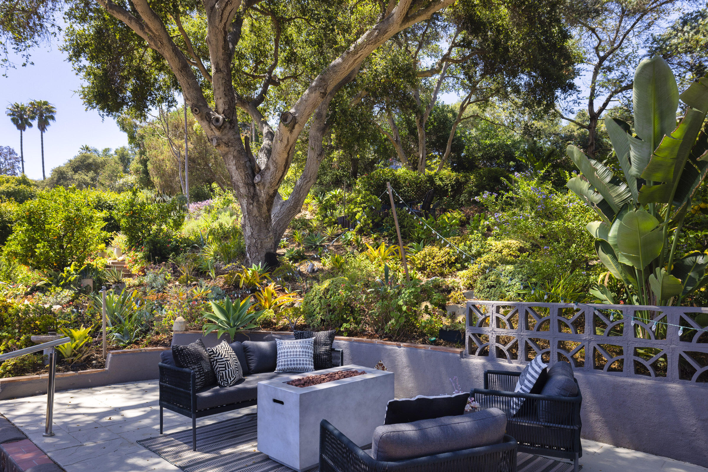 1118 Manitou Road Santa Barbara, CA 93101 - Photo 13 of 33 1118 Manitou_0014