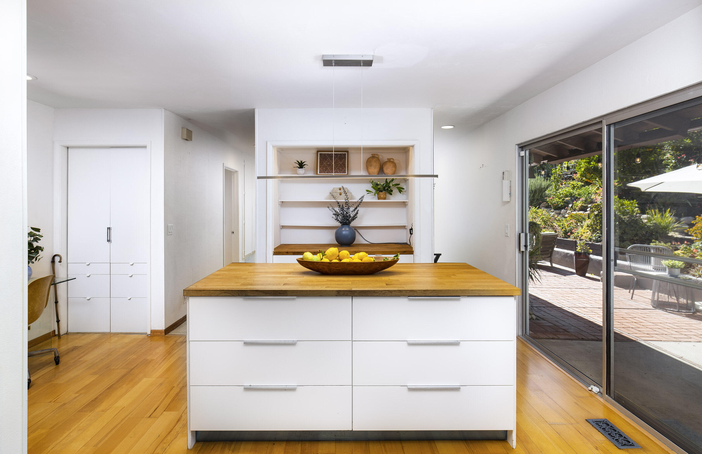 1118 Manitou Road Santa Barbara, CA 93101 - Photo 26 of 33 1118 Manitou_0032