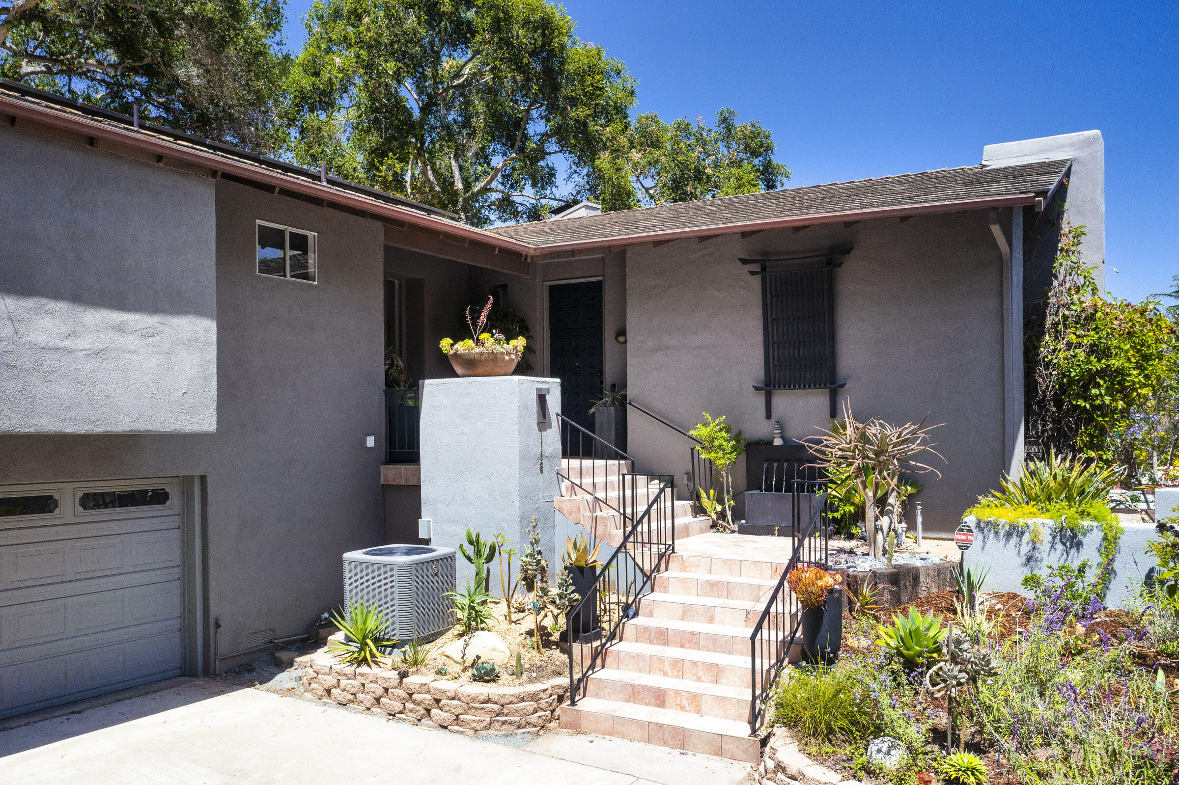 1118 Manitou Road Santa Barbara, CA 93101 - Photo 4 of 33 1118 Manitou_0005